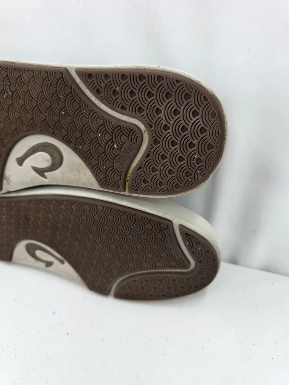 OluKai Lae‘ahi Slip-On Sneakers Mens Size 10 Clay Fabric Mesh Casual 10443-1010.